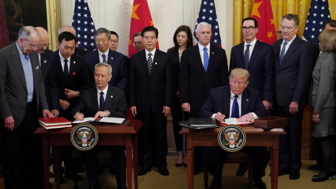 Resumo: EUA e China assinam "Fase 1" de acordo comercial, mas mercado mantêm ceticismo