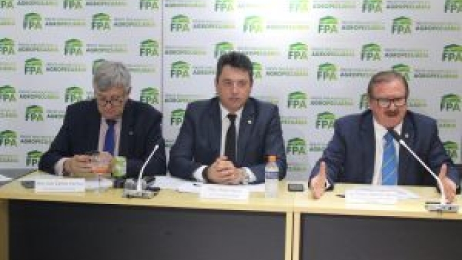 CNA e parlamentares discutem pautas econômicas e ratificação da faixa de fronteira