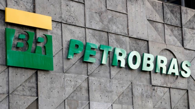 Petrobras reduz em 2% preço médio da gasolina nas refinarias; mantém diesel