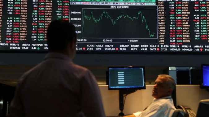 Ibovespa oscila pouco nos primeiros negócios com exterior favorável