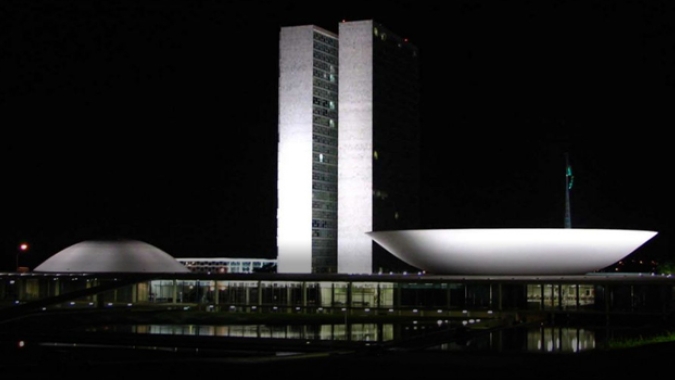 Relator protocola parecer da Lei das Fake News, que deve ser votado quinta-feira no Senado