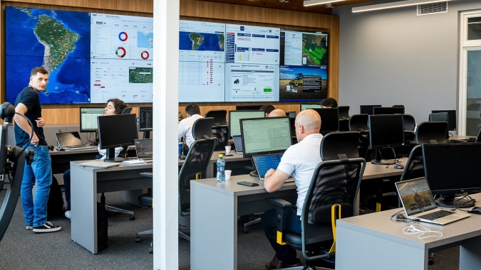 New Holland inaugura Central de Inteligência que monitora máquinas em tempo real no campo