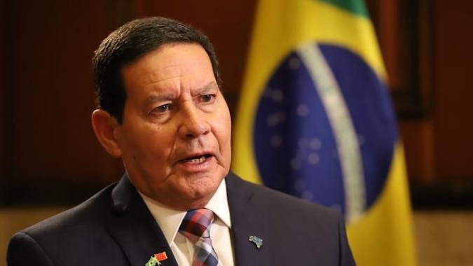 Desmatamento precisa cair entre 15% e 20% ao ano para zerar até 2030, diz Mourão