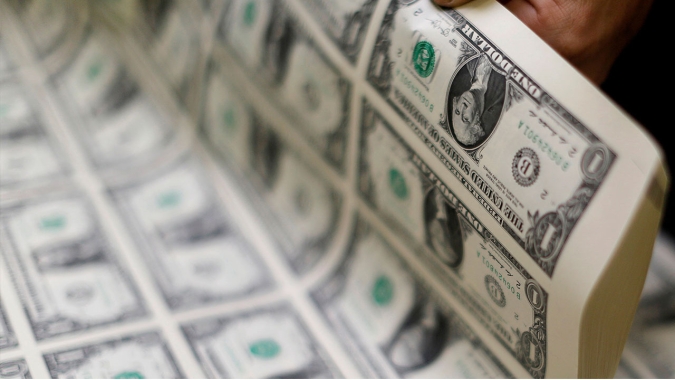 Com inflação em alta, mercado puxa dólar para cima à espera de Fed e Copom