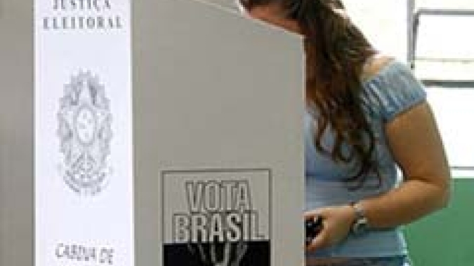 Com 61,06% das seções apurados, Bolsonaro tem 50,1% dos votos válidos e Lula 49,9%