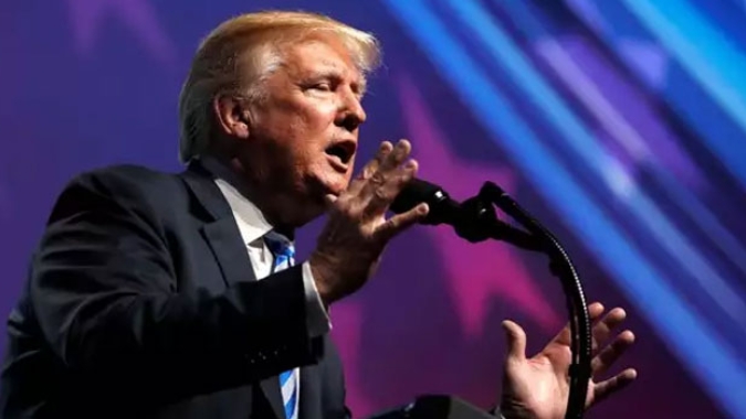 Trump diz que cortes de impostos poderiam compensar tarifas de importação de 10%