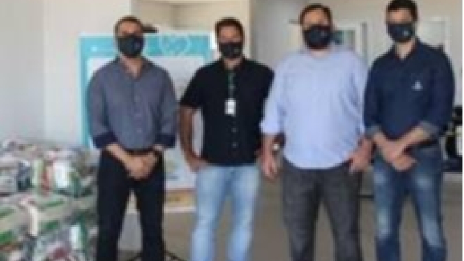 Produtores de soja e milho doam máscaras, luvas, álcool e alimentos, em Cuiabá
