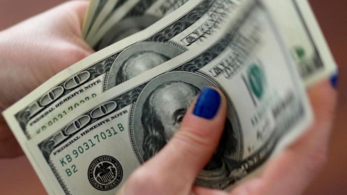 Dólar fecha em alta ante real um dia antes de decisão de juros do BC