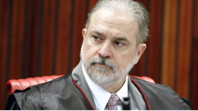 PGR diz que cabe ao Congresso analisar "eventuais ilícitos" de cúpula da República na pandemia