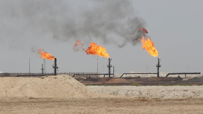 Petróleo avança quase 2% em meio temor com crise global de energia tomando mercado
