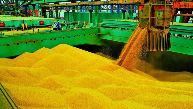 Exportações de commodities do Brasil têm dados mistos; coronavírus impactará em breve
