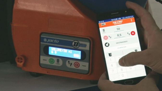 Equipamento inédito, primeiro costal pulverizador e dosador controlado por aplicativo é lançado durante a Femagri