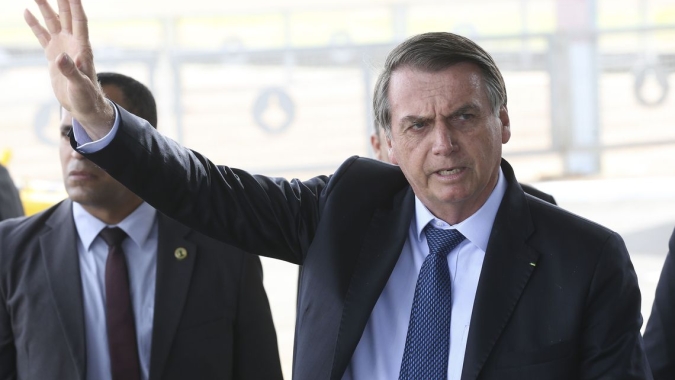 No Rio, moradores desobedecem decretos e protestam contra Maia e Witzel