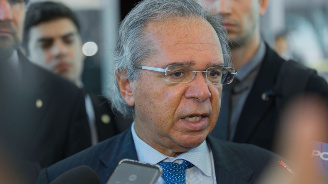 Reuters: Ao criticar teto de gastos, Guedes diz que ex-ministro Meirelles "nem economista é"