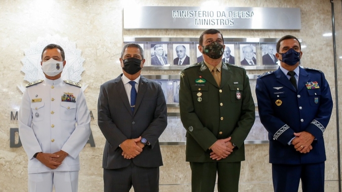 Braga Netto anuncia novos comandantes e reforça compromisso das Forças Armadas com democracia