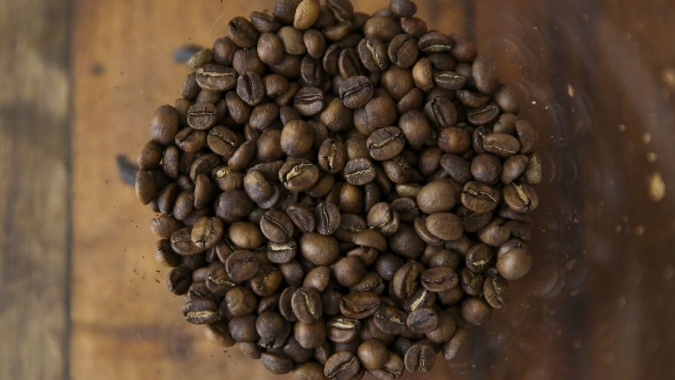 Café passa a operar apenas com ajustes em Nova York e em Londres nesta 3ª feira