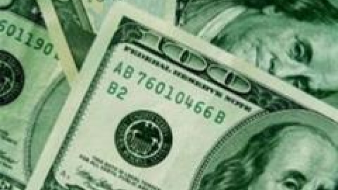 Dólar acompanha exterior e tem queda firme ante real com guerra ainda no radar