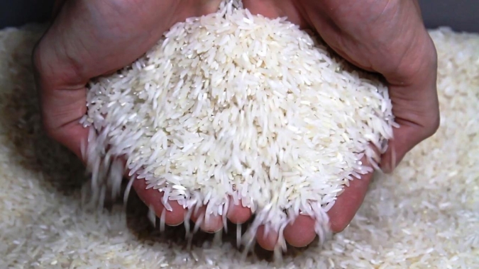 Varejistas japoneses solicitam compra de arroz barato estocado pelo governo