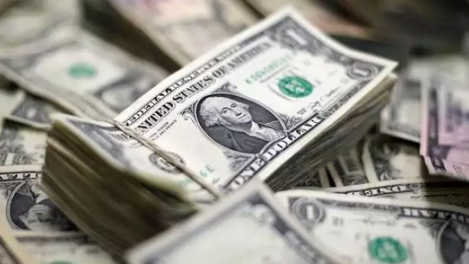 Dólar recua ante real em linha com exterior após dados de inflação dos EUA