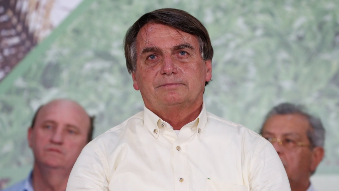 Bolsonaro diz que brasileiros não serão cobaias e omite que compra de vacina chinesa viria após registro da Anvisa