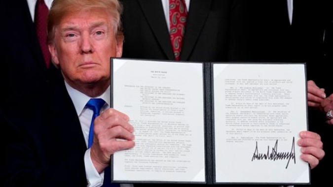 Trump diz que assinará decreto para alterar ou se livrar da agência federal de emergências