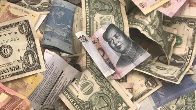 Ações da China caem com perdas de empresas de saúde e tecnologia