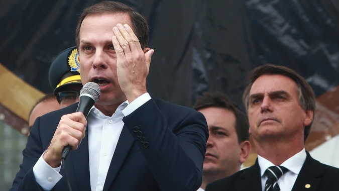 À CNN Brasil, Bolsonaro descarta colapso na saúde e chama Doria de 'lunático'
