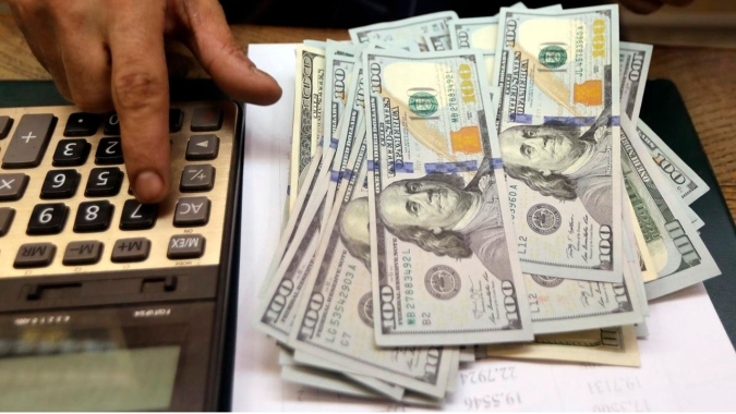 Dólar salta com piora externa por receio de invasão russa sobre Ucrânia