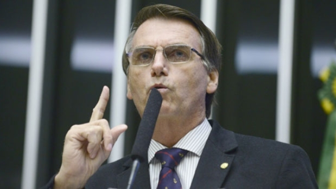 Bolsonaro repreende Mourão e diz que só ele fala pelo Brasil sobre crise na Ucrânia