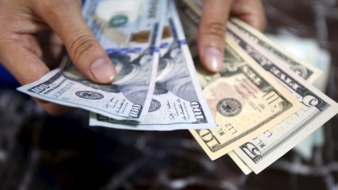 Dólar à vista fecha em baixa com dados favoráveis da China