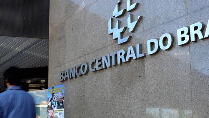 BC anuncia aumento da oferta em leilão de dólar à vista para até US$3 bi