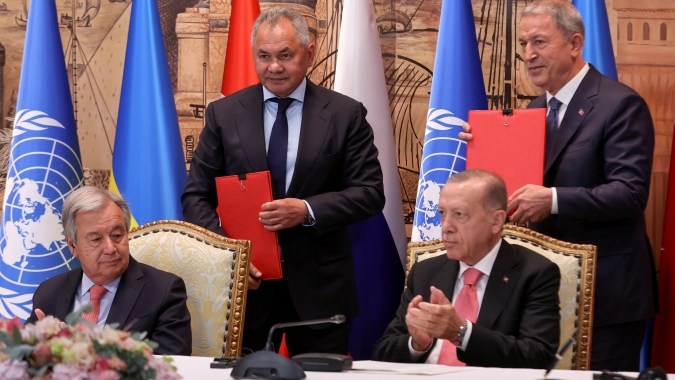 Rússia e Ucrânia assinam acordo criando corredor para exportação de grãos; trigo despenca na CBOT
