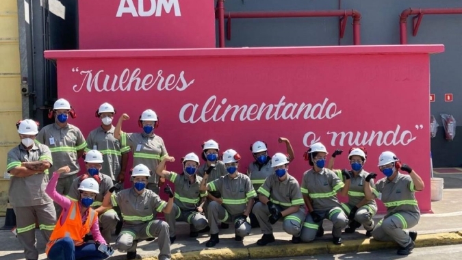 Porto de Santos celebra avanço com crescimento de 65% na participação feminina em uma década
