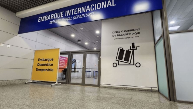 Embarque e desembarque de passageiros é retomado no aeroporto Salgado Filho, em Porto Alegre (RS)