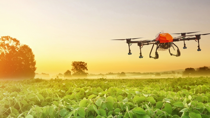Governo de São Paulo e entidades se unem para criar políticas para o uso de drones na agricultura