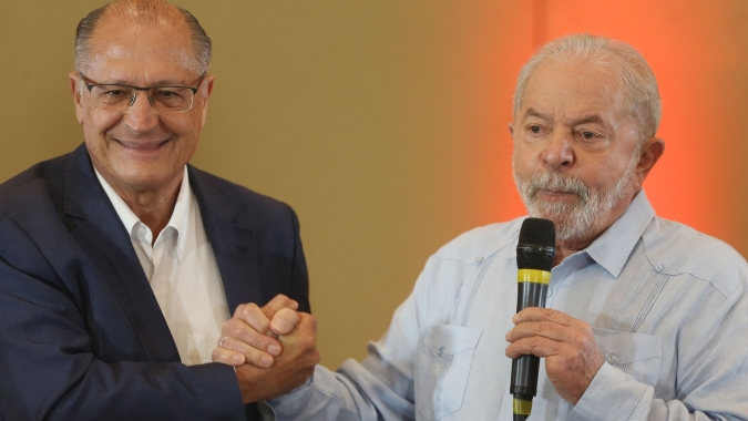 Lula embarca para China e Alckmin assume Presidência
