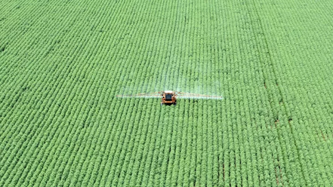 Brasil deve apreender volume recorde de agroquímicos ilegais neste ano, diz ministério