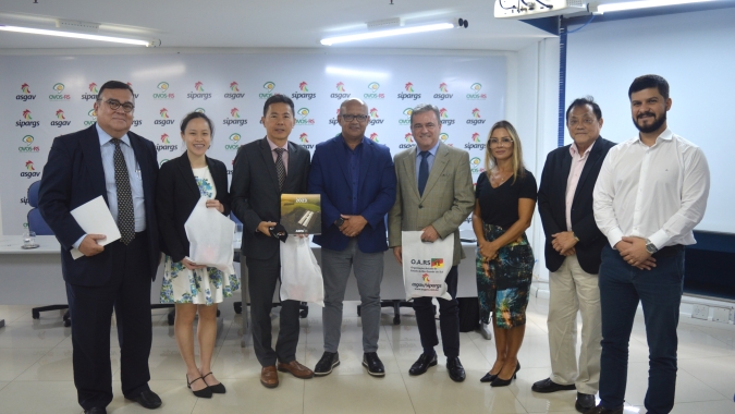 Organização Avícola do RS recebe visita da Embaixada de Singapura