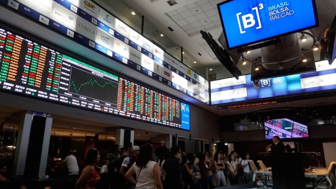 Ibovespa renova recordes, mas queda de Petrobras adia marca inédita dos 200 mil pontos