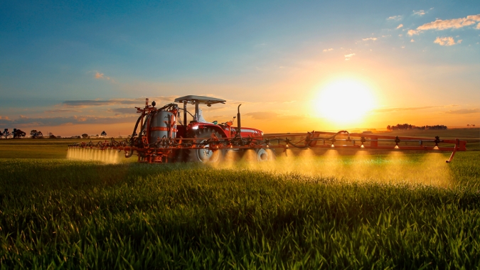 Área tratada por defensivos agrícolas no Brasil cresce 9,2% em 2024