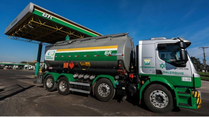 ANP notificará Petrobras para ofertar "imediatamente" volumes de diesel e gasolina de leilões cancelados