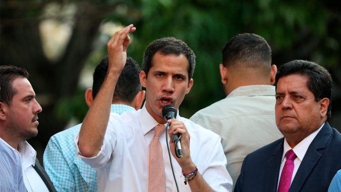 Governo da Venezuela anuncia vitória em eleição no Congresso sem Guaidó; oposição denuncia golpe