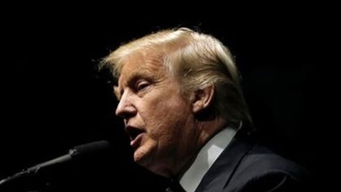 Trump ameaça cortar financiamento a Estados com cidades-santuário; confrontos aumentam em Minneapolis