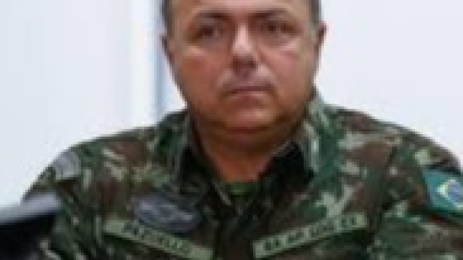 Bolsonaro formaliza general Eduardo Pazuello como ministro interino da Saúde