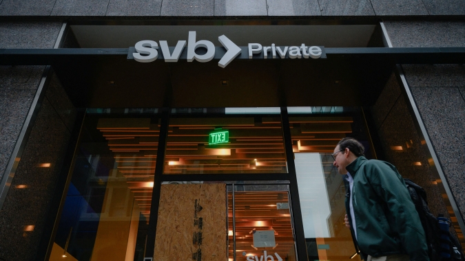Chefe de supervisão do Fed diz que soube dos riscos no SVB semanas antes de falência