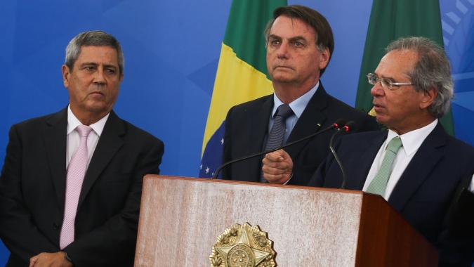 Bolsonaro diz que avalia reunião com governadores para volta paulatina de atividades