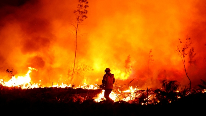 França corre risco de novos incêndios florestais em meio a onda de calor