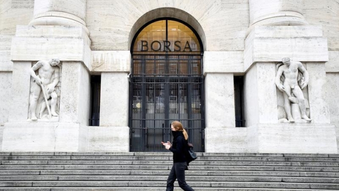 Ações europeias sobem com bancos e commodities; FTSE 100 mantém ganhos após renúncia de Johnson