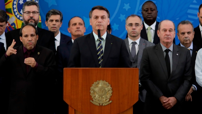 Pesquisa da CNT (MDA) mostra aprovação de Bolsonaro  de 54,9%, mas  com recuo