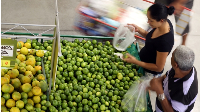 IPCA sobe 1,35% em dezembro e fecha 2020 com alta de 4,52%, diz IBGE
